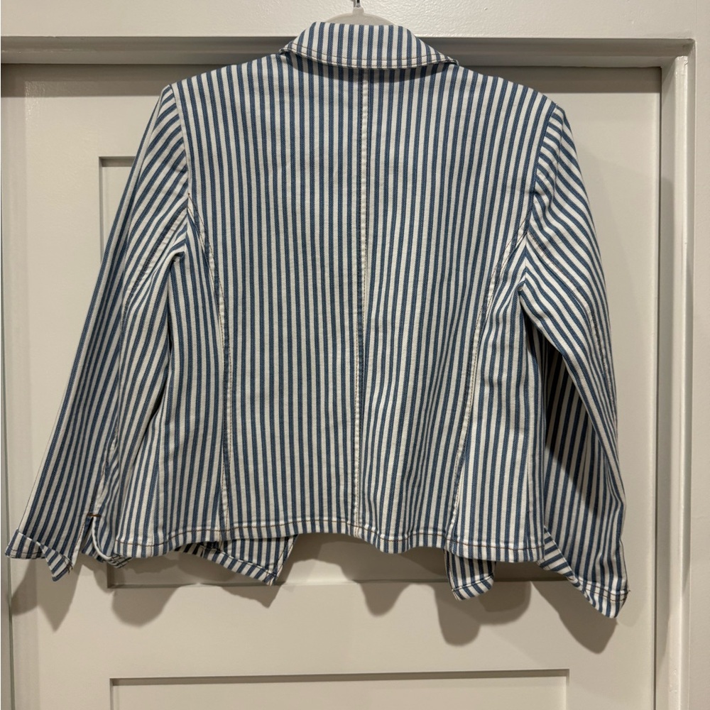 Chicos Striped Open Front
Denim Jacket.  Size 0.5 (U.S 6) - Picture 7 of 11